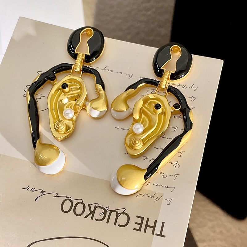 Ear shaped earrings with tassels and pearl earrings