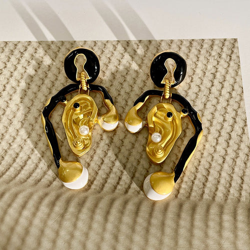 Ear shaped earrings with tassels and pearl earrings