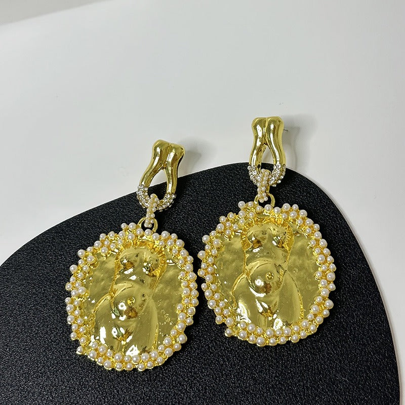 Human shaped earrings, light luxury and fashionable round pearl earrings