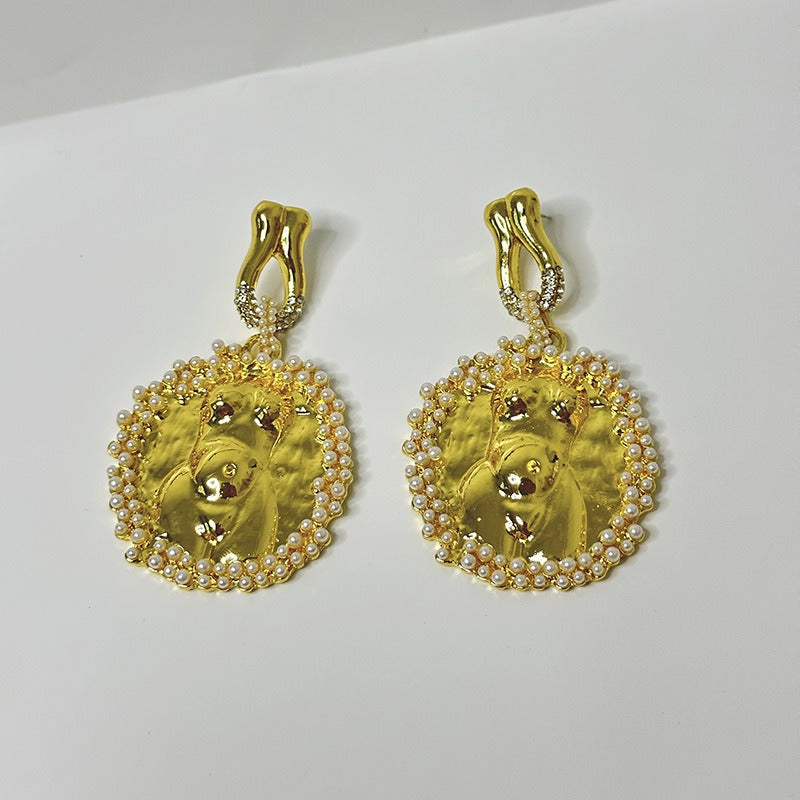 Human shaped earrings, light luxury and fashionable round pearl earrings