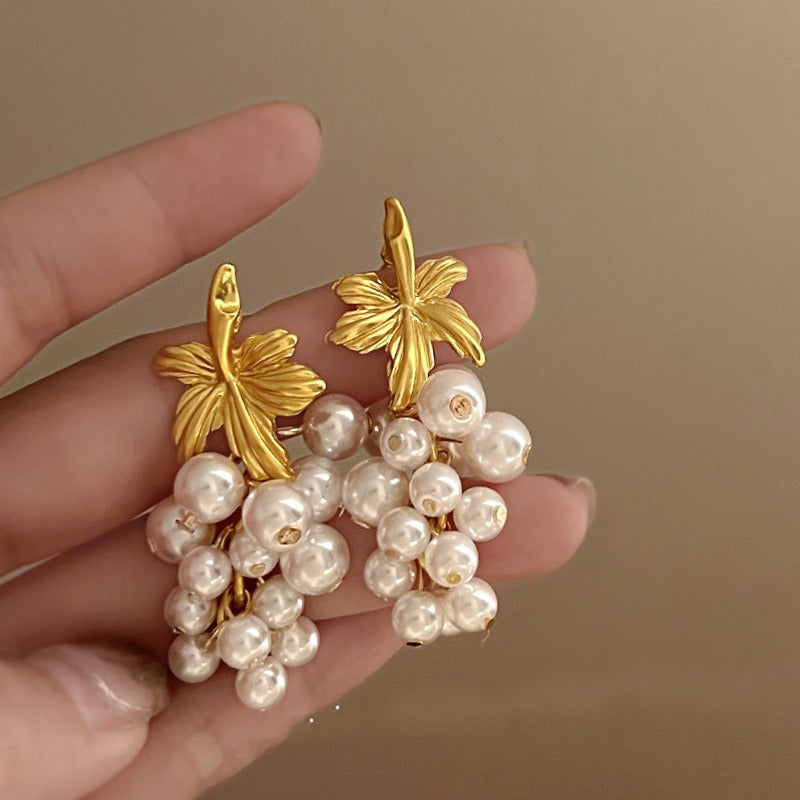 French retro pearl tassel earrings with a niche design and fairy like temperament