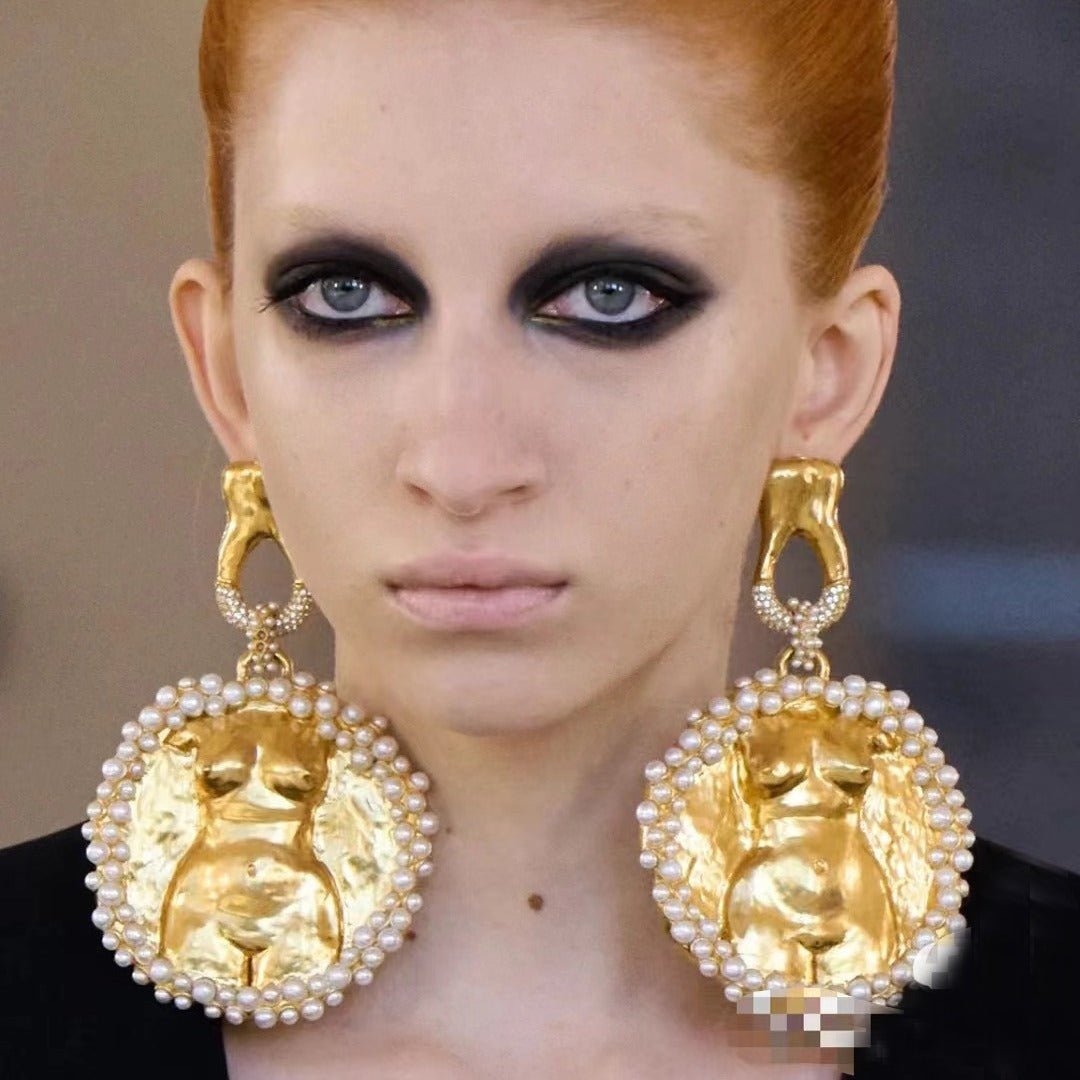 Human shaped earrings, light luxury and fashionable round pearl earrings