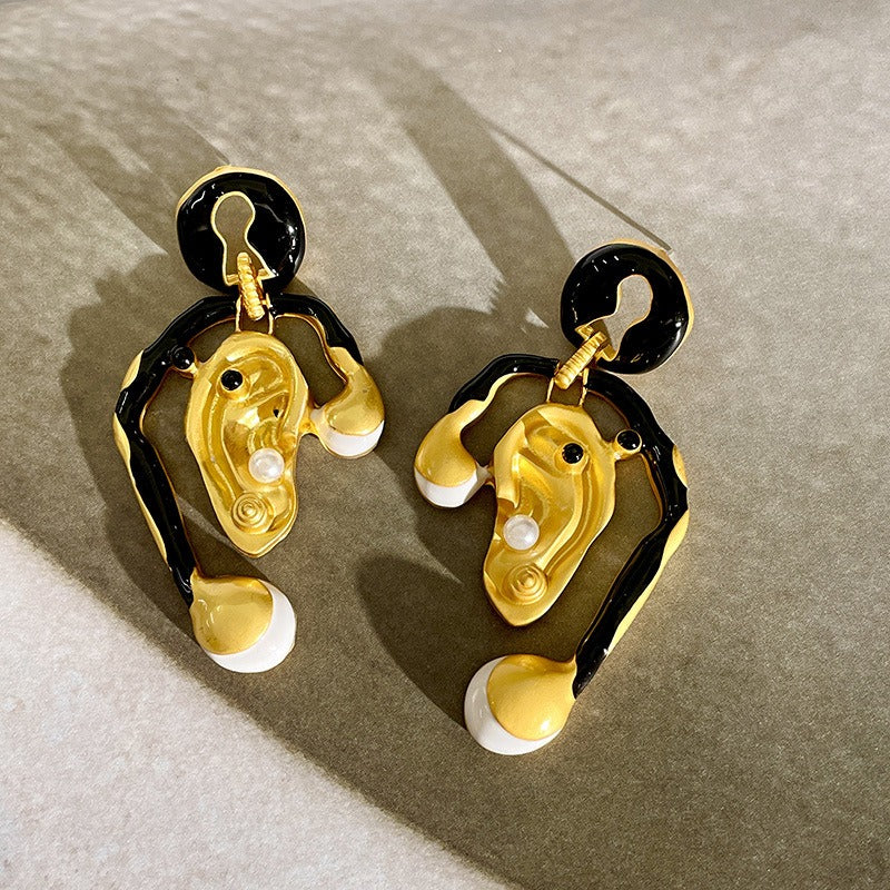 Ear shaped earrings with tassels and pearl earrings